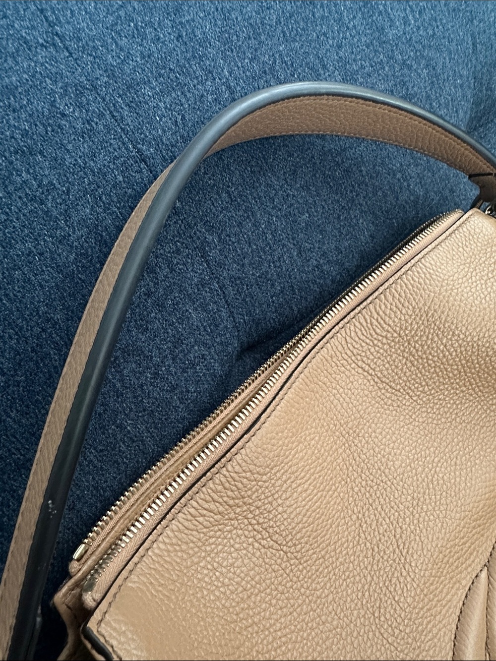Gucci Interlocking G Soho Leather Hobo with Tassel and strap - like new - Picture 13 of 16